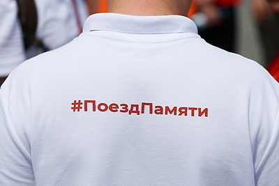 Участники \"Поезда Памяти\" высадили липы у патриотического центра в Брестской крепости