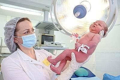 В Витебске поздравили мам, родивших первых в 2026 году детей