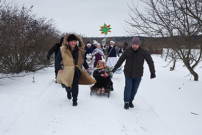 Колядное волшебство. Как в Могилевском районе встречают туристов из разных стран