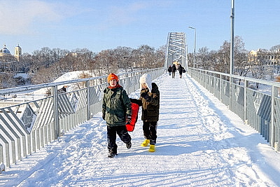 Морозный зимний день: снегопад не повод сидеть дома для активных жителей