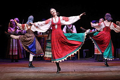 Новую театрализованную программу \"Масленка\" представил хореографический ансамбль \"Хорошки\"