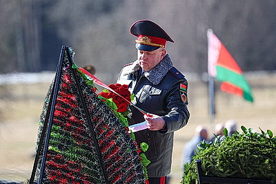 \"Пусть скорбь и печаль обернутся в мужество ваше и силу\". В Хатыни проходит всенародная вахта памяти