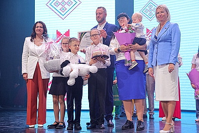 Семья Новиковых из Жлобинского района представит Гомельскую область на конкурсе \"Семья года-2026\" на финале в Минске