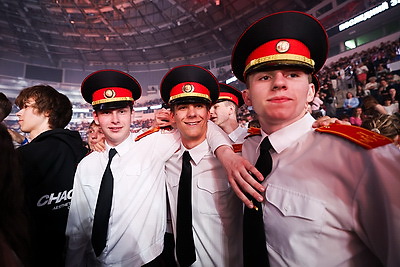 Шоу-круиз \"По волнам Минского моря\". \"Последний звонок\" для выпускников столицы прошел в \"Минск-Арене\"