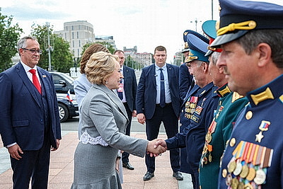 Автопробег \"Города-герои - города Героев\" по территории Беларуси стартовал от площади Победы в Минске