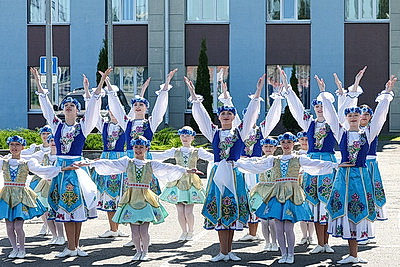Первый сквозной грузовой поезд \"Славянский караван\" отправился из Орши в Узбекистан