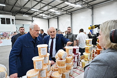 Фермерские хозяйства - в центре внимания. Лукашенко совершил рабочую поездку в Житковичский район