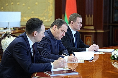 Лукашенко принял доклад Нацбанка, выступив за здоровую конкуренцию в решении важных для страны вопросов