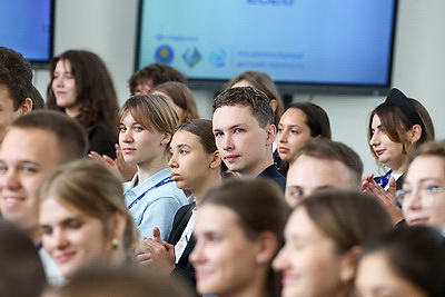 Способность превращать знания в действия. Снопков встретился с молодыми аналитиками