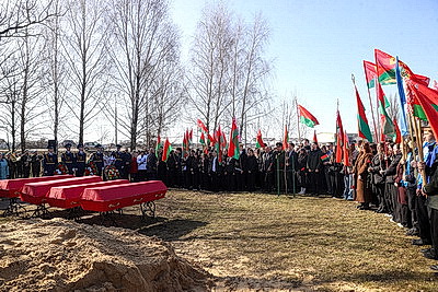 Останки 12 жертв геноцида белорусского народа перезахоронили в Кобрине