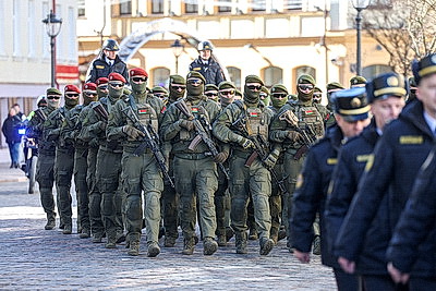 Гродненские милиционеры прошли торжественным маршем по центру города