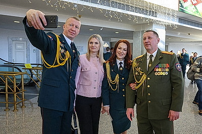 Профессия решительных и отважных. В Минске прошло торжественное собрание ко Дню спасателя