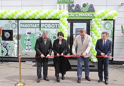 Робот-продавец появился на заправке под Гомелем