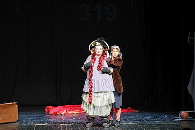 Театр юных зрителей им. А.А.Брянцева представил на \"M.@rt.контакт\" спектакль \"Красавица\"