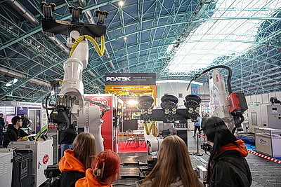 От огнезащитных материалов до роботов. В Минске представили передовые технологии в промышленности