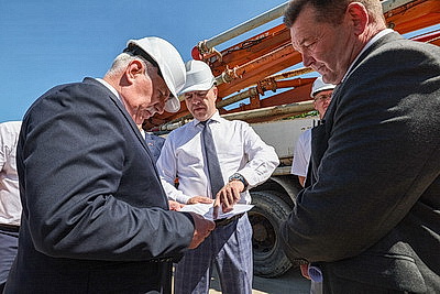 Работа не останавливается и ночью. Как ремонтируют мост через Свислочь в Минске