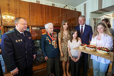 В Минске поздравили Петра Кормщикова с 100-летним юбилеем