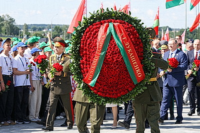 Символ мужества и гордости народа. Торжества по случаю Дня Независимости проходят на Кургане Славы