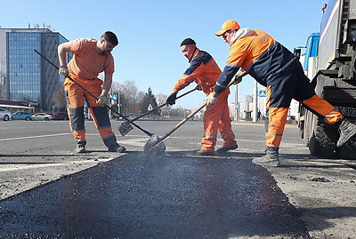 В Беларуси ведутся весенние ямочно-ремонтные работы
