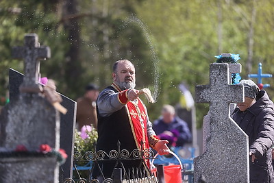 Православные верующие отметили Радуницу
