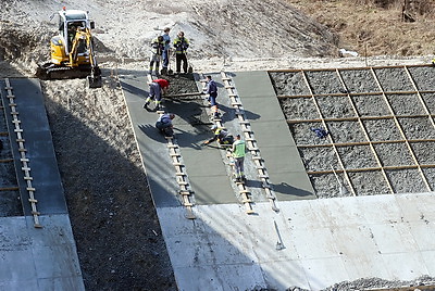 Строительство нового моста через Сож в Ветковском районе вступило в завершающую стадию