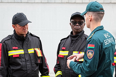 В Беларуси стартовали курсы по тушению электромобилей для спасателей из 11 стран