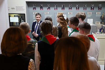 Свои первые паспорта из рук председателя КГК получили десять юных белорусов