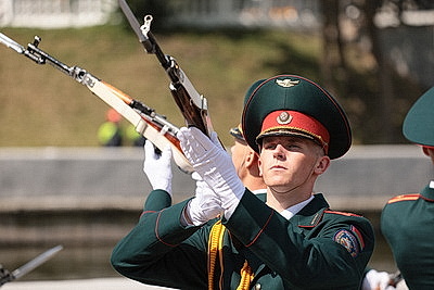 От парада на воде до интерактивных площадок. В Минске отметили День пожарной службы