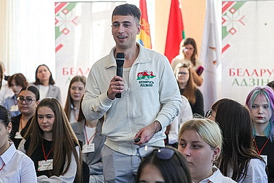 Акция \"Беларусь адзіная\". Встречи с молодежью прошли в Ганцевичах и Бобруйске