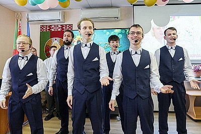 \"Сделали для семьи главный подарок\". В Витебском областном роддоме прошел праздник для мам