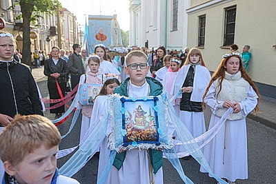 Крестный ход в честь праздника Божьего Тела прошел по улицам Гродно