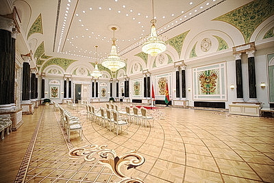 Для работников предприятий и социальной сферы Житковичского района провели экскурсию во Дворце Независимости