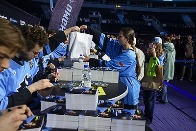 \"Наши болельщики - лучшие\". Хоккейное \"Динамо\" закрыло сезон в \"Минск-Арене\"