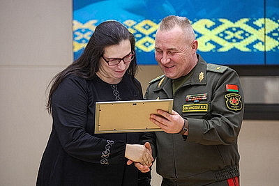 Журналистов БЕЛТА наградили за победу в конкурсе на лучшее освещение развития и строительства Вооруженных Сил