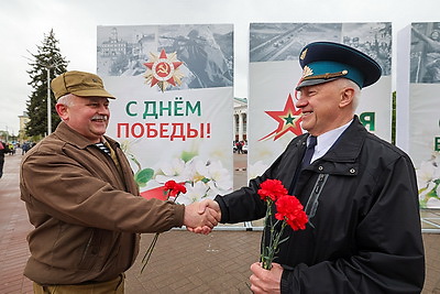 Праздничный Витебск. Жители и гости города празднуют День Победы