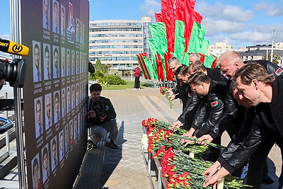 В 15-ю годовщину трагедии в Минске почтили память игроков и тренеров ярославского \"Локомотива\"