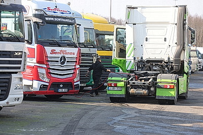 \"Не торопятся работать\". Как литовская сторона принимает грузовики в пункте пропуска \"Бенякони\"