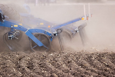 Аграрии Брестской области продолжают сев ранних яровых зерновых и зернобобовых культур