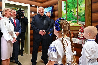 Пример райцентра с развитой социальной инфраструктурой. Что Лукашенко показали в Петрикове