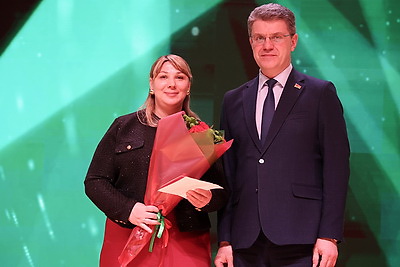 \"Образец для молодежи\". Орден Матери вручили 26 многодетным минчанкам