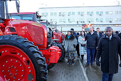 Парламентская делегация Зимбабве посетила РНПЦ \"Мать и дитя\" и МТЗ