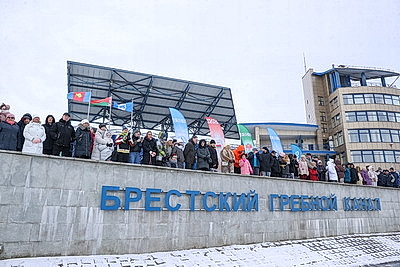 Соревнования по зимнему плаванию проходят в Бресте