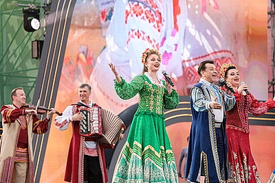 Тысячи людей в День Независимости собрал вечерний гала-концерт \"Симфония созидания\" в Минске