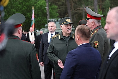 Лукашенко принял участие в церемонии приведения к военной присяге в Борисовском районе