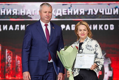 Танцы тракторов и презентация талисмана. МТЗ празднует 80-летие