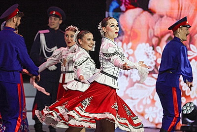 В Минске проходит торжественный концерт ко Дню единения народов Беларуси и России