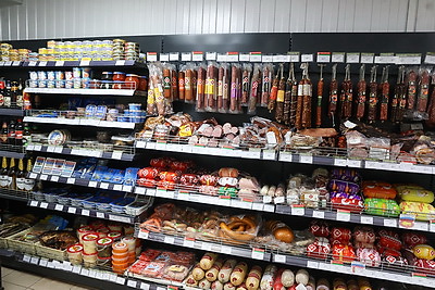 Русый о работе автолавок и сельмагов: люди должны иметь возможность купить все, что они хотят