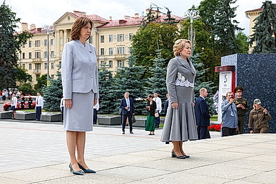 Автопробег \"Города-герои - города Героев\" по территории Беларуси стартовал от площади Победы в Минске