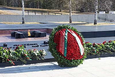 \"Пусть скорбь и печаль обернутся в мужество ваше и силу\". В Хатыни проходит всенародная вахта памяти