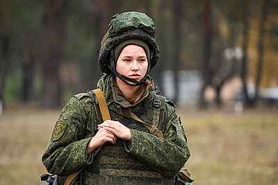 Брестские десантники во время проверки ВС сдают нормативы по огневой подготовке